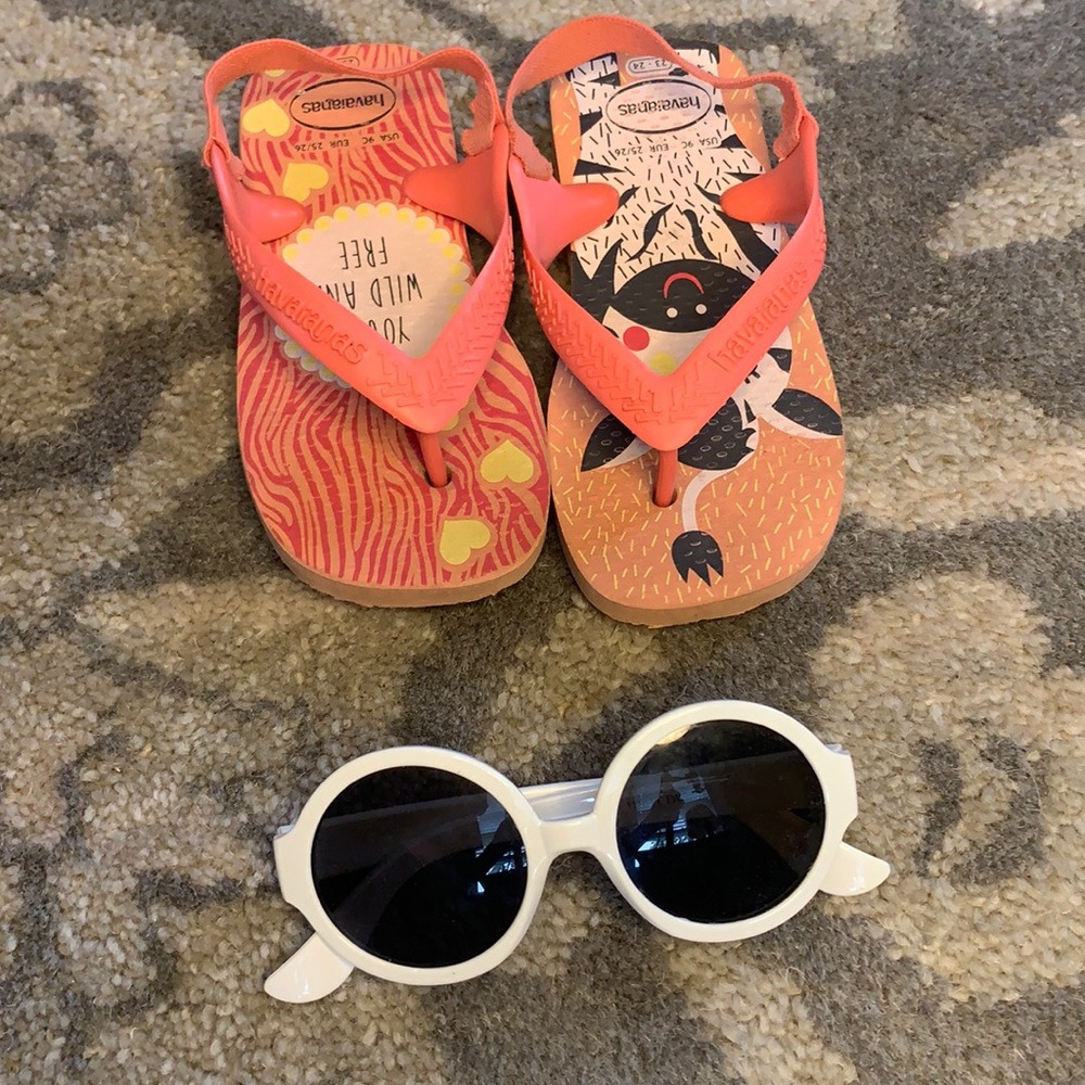 Havaianas and sunglasses bundle